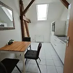 Apartment Zentrale 3 Mit Altbau Charme Und Loggia *