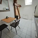 Zentrale 3 Mit Altbau Charme Und Loggia * Magdeburg