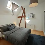 Zentrale 3 Mit Altbau Charme Und Loggia Apartment Magdeburg