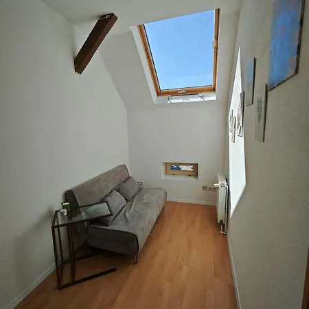 Zentrale 3 Mit Altbau Charme Und Loggia