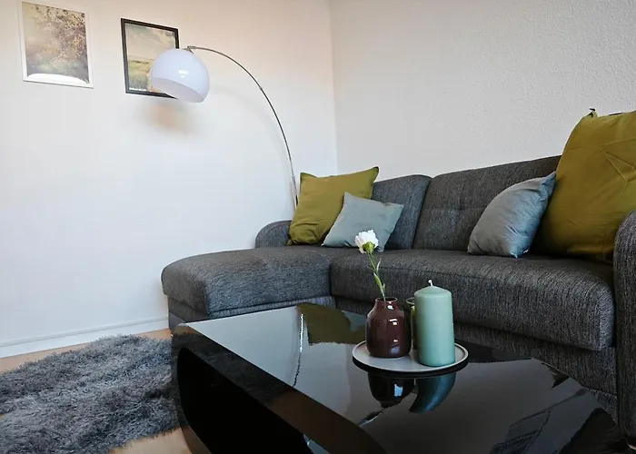 Zentrale 3 Mit Altbau Charme Und Loggia Lägenhet