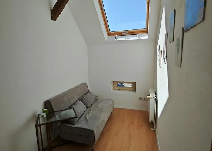 Zentrale 3 Mit Altbau Charme Und Loggia